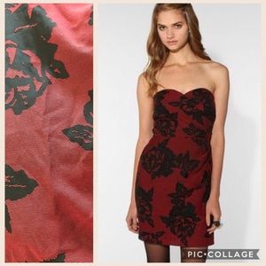 UO Red And Black Floral Strapless dress size 0
